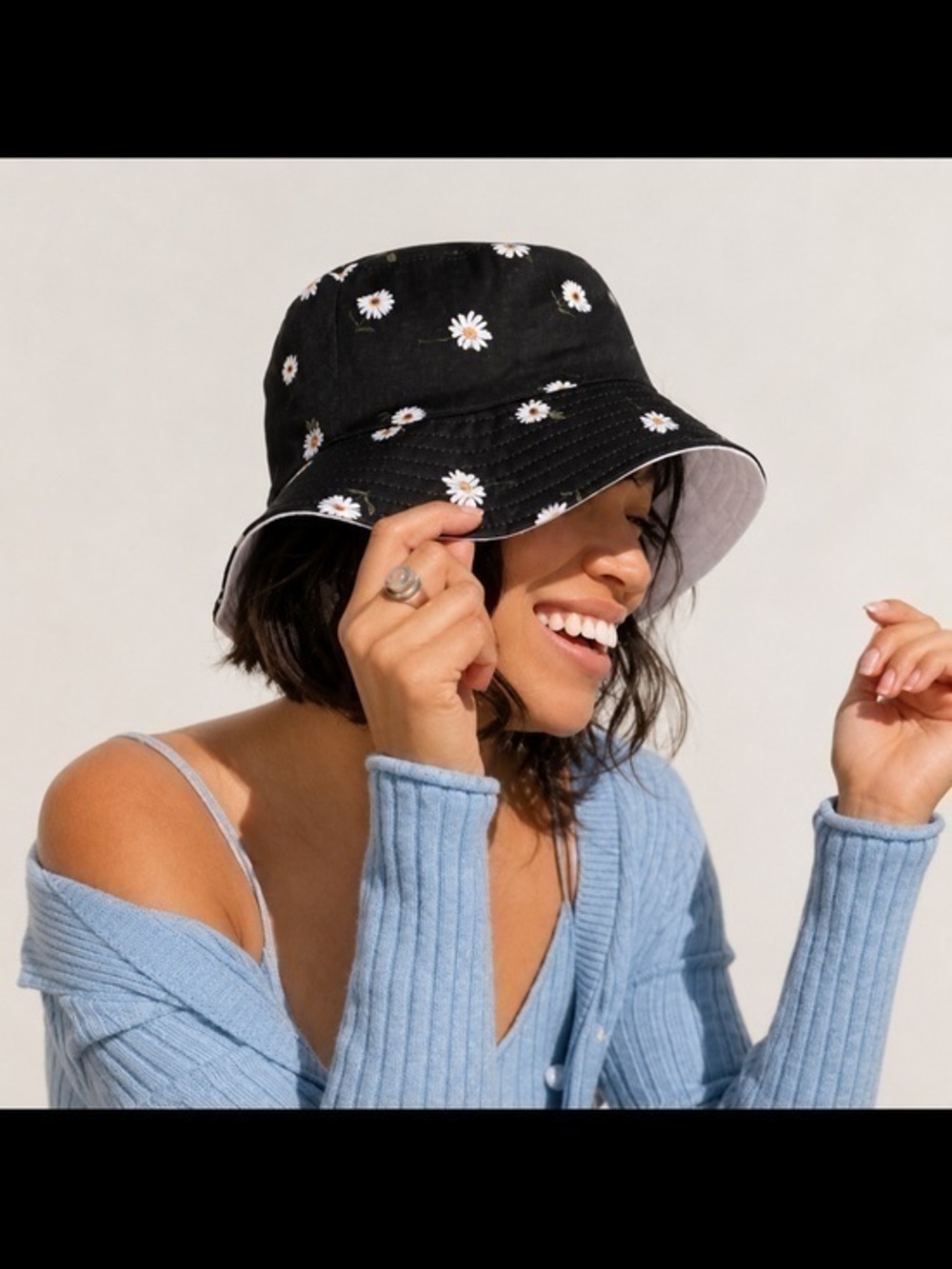 Alice + Olivia Reversible Daisy Bucket Hat Black White Floral NWT / NWOT - Picture 1 of 9
